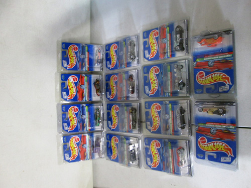 1000 piece hot wheels collection with 1995 treasure hunt set image 7