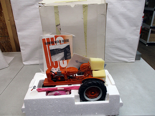 image of Franklin Mint International Harvester Tractor Model Set in Box