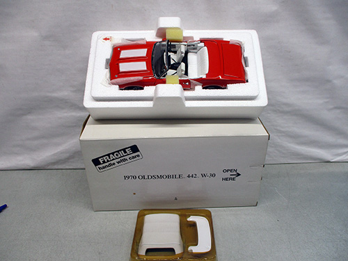 image of Danbury Mint 1970 Oldsmobile 442 W-30 Model in Original Packaging