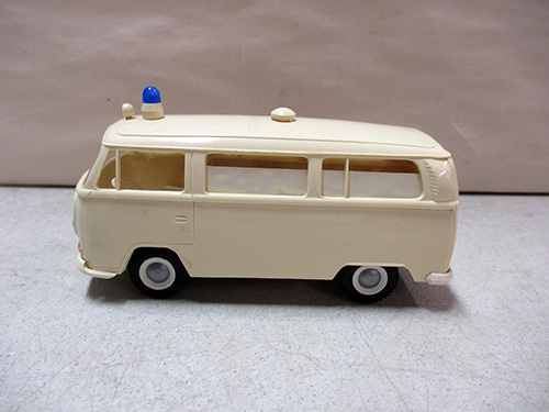 image of Wiking VW Van Ambulance 1/32