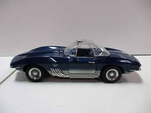 image of Franklin Mint 1963 Corvette Sting Ray Model in Blue