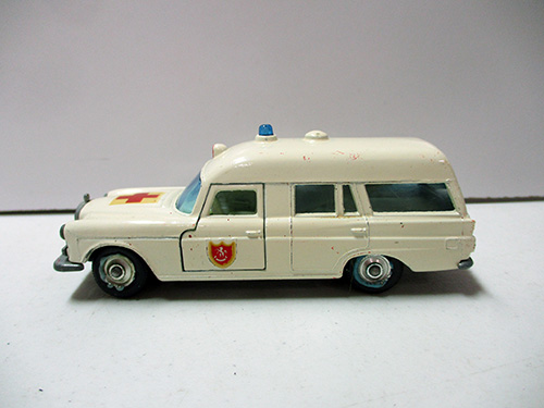 image of Corgi Major Toys Ambulance Model with White Finish
