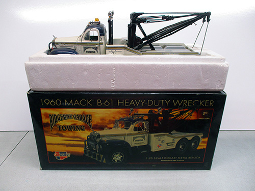 image of 1960 Mack B-61 Heavy-Duty Wrecker Diecast Model