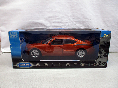 image of Welly 1:18 Scale Die-Cast Dodge Charger Model