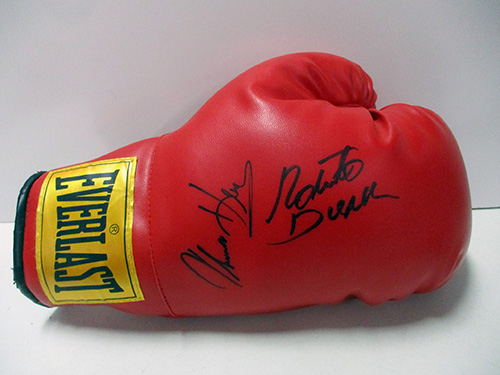 image of Everlast Boxing Glove Signed by Roberto Duran