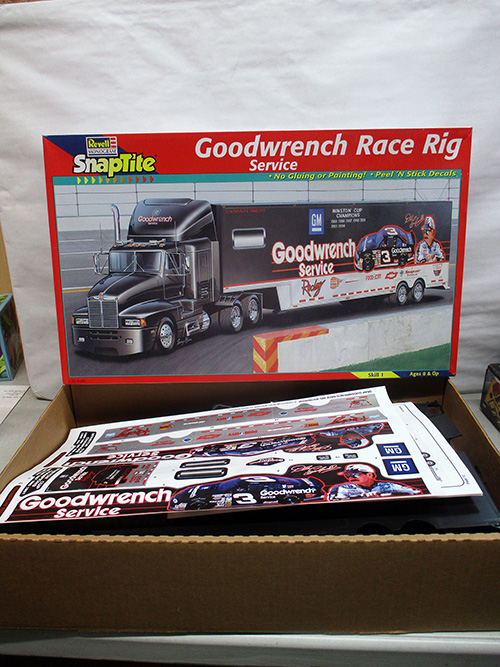 image of Revell SnapTite Goodwrench Race Rig Model Kit