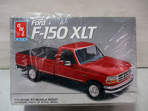 image of AMT Ford F-150 XLT 1:25 Scale Model Kit