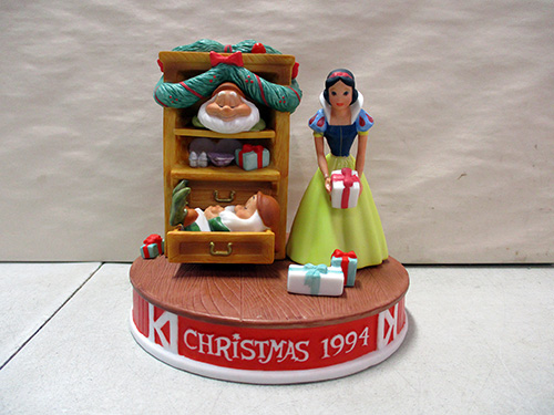 image of 1994 Snow White Christmas Figurine with Dwarfs