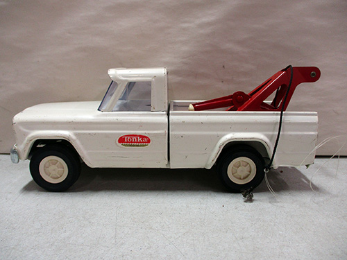 image of Tonka White Tow Truck with Red Boom