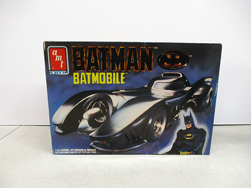 image of AMT ERTL Batman Batmobile Model Kit