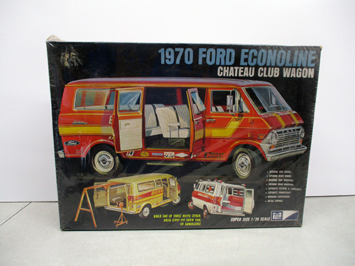 image of 1970 Ford Econoline Chateau Club Wagon Model Kit