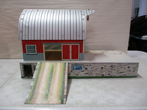 image of Marx Toy Barn With Ramp and Sliding Door